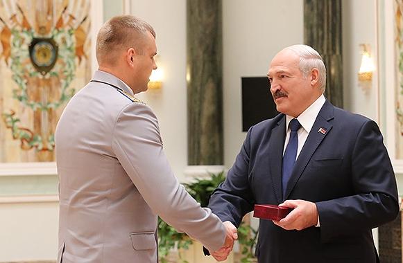 Лукашенко вручил государственные награды 
