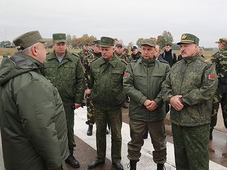 A.Lukashenko inspects new samples of Belarus-made weapons