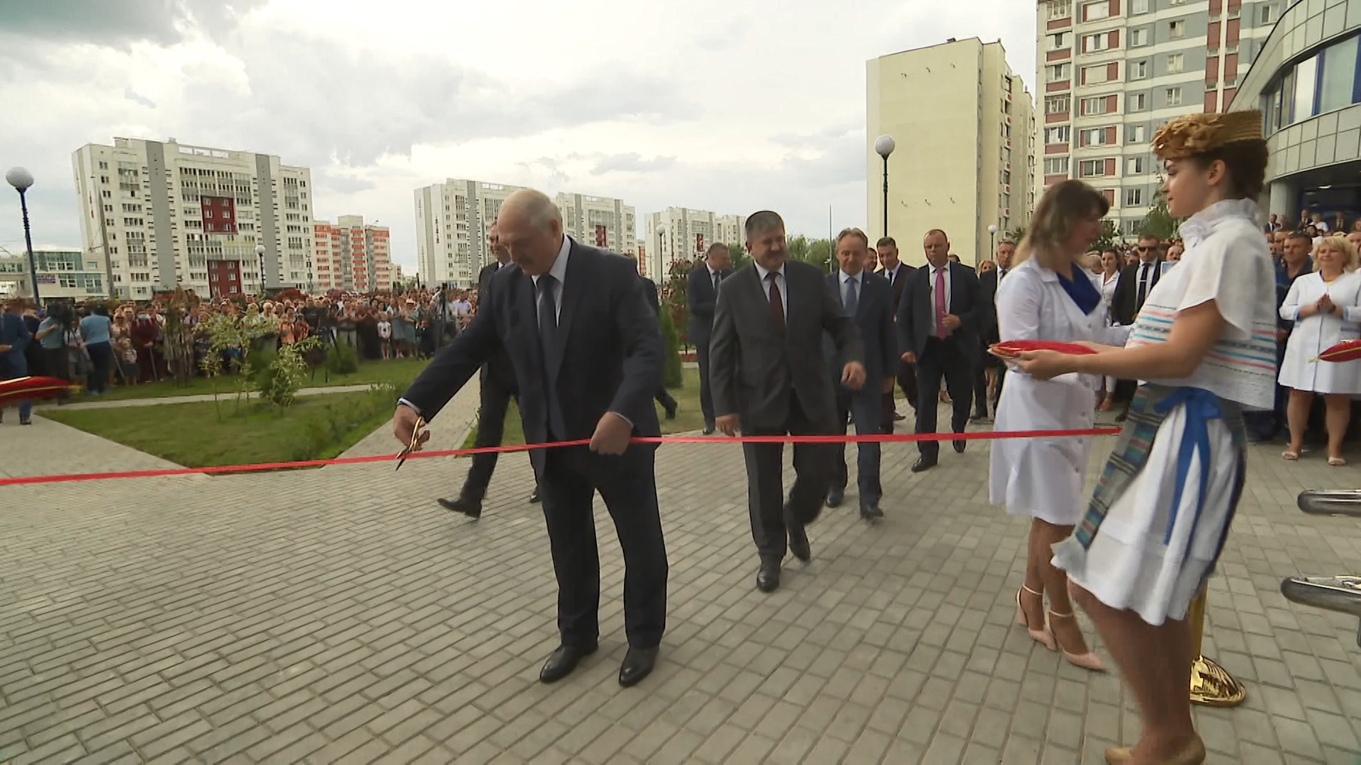 Лукашенко отмечает европейский уровень здравоохранения в Беларуси