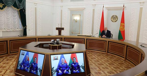 A. Lukashenko videoconferences with members of Soyuz MS-25 crew