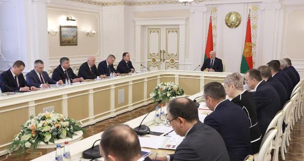 Президент собрал совещание о состоянии и развитии минерально-сырьевой базы республики