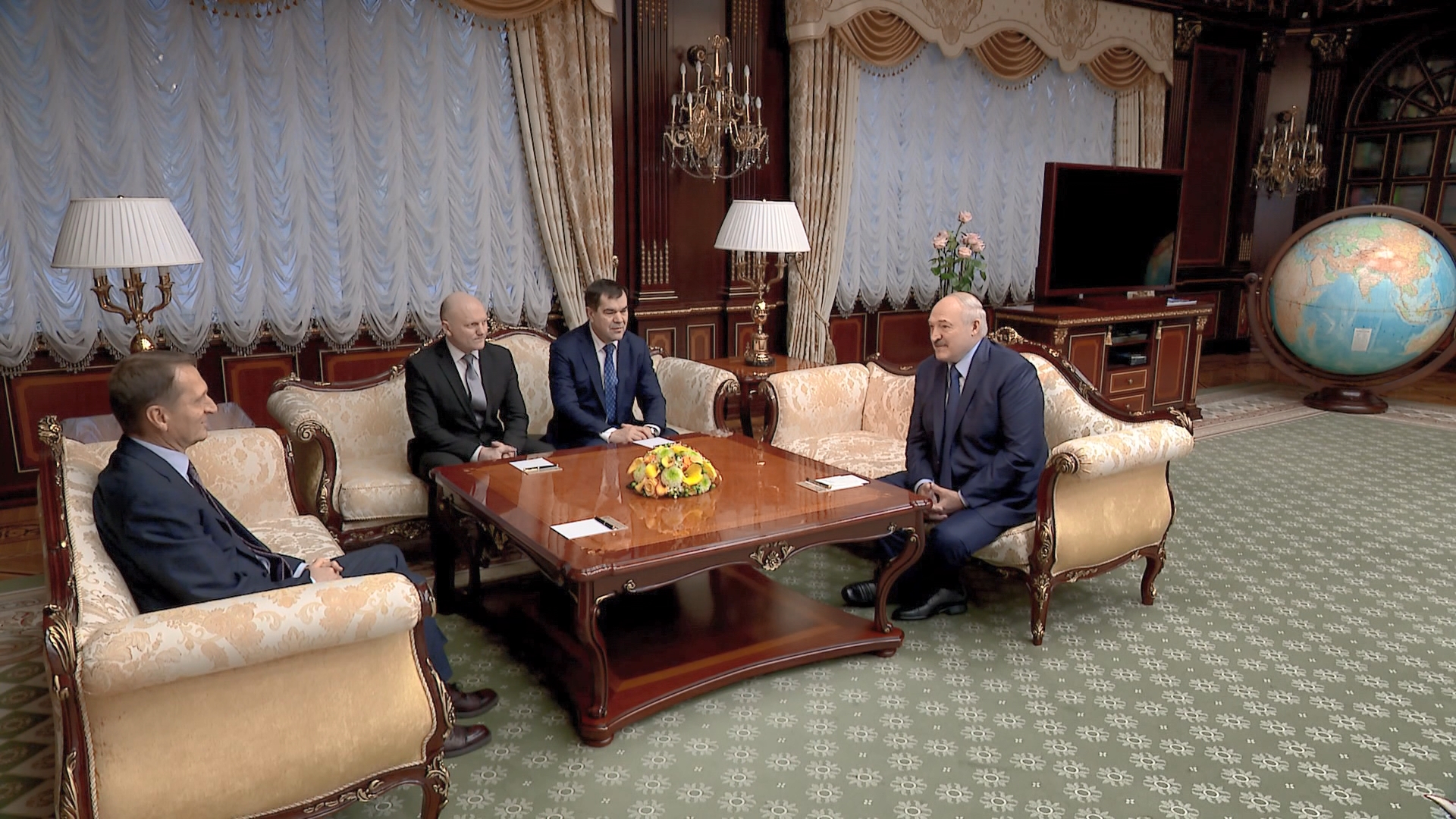 А.Лукашенко встретился с директором службы внешней разведки России С.Нарышкиным