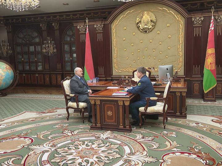 Лукашенко принял с докладом главу таможенного комитета