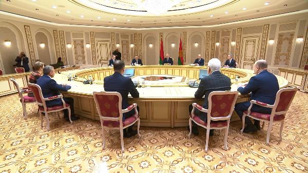 Belarus President meets Russia's Arkhangelsk Region governor