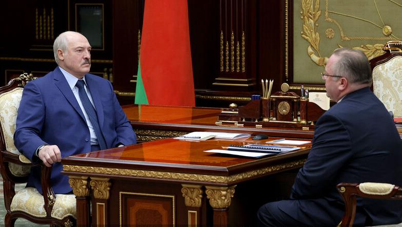 А.Лукашенко принял с докладом председателя Комитета госконтроля