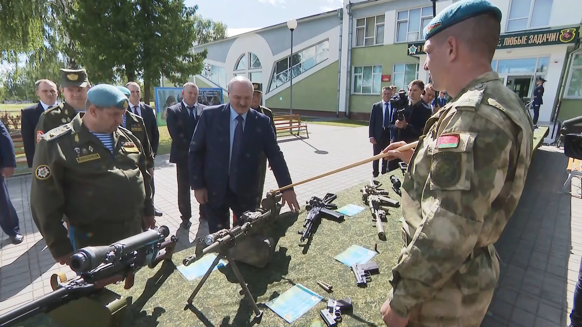 Лукашенко ознакомился с оснащением бригады спецназа 