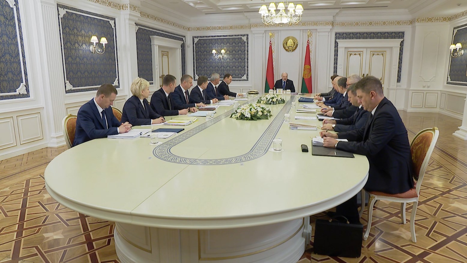 А.Лукашенко обсудил с правительством вопросы социальной направленности 