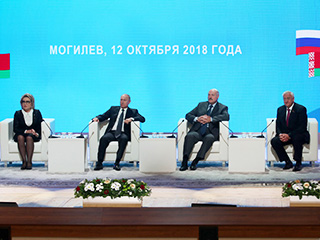 Alexander Lukashenko and Vladimir Putin take part in plenary session of Forum of Regions