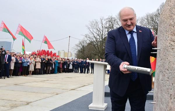 А. Лукашенко заложил капсулу на месте строительства городской больницы в Гродно