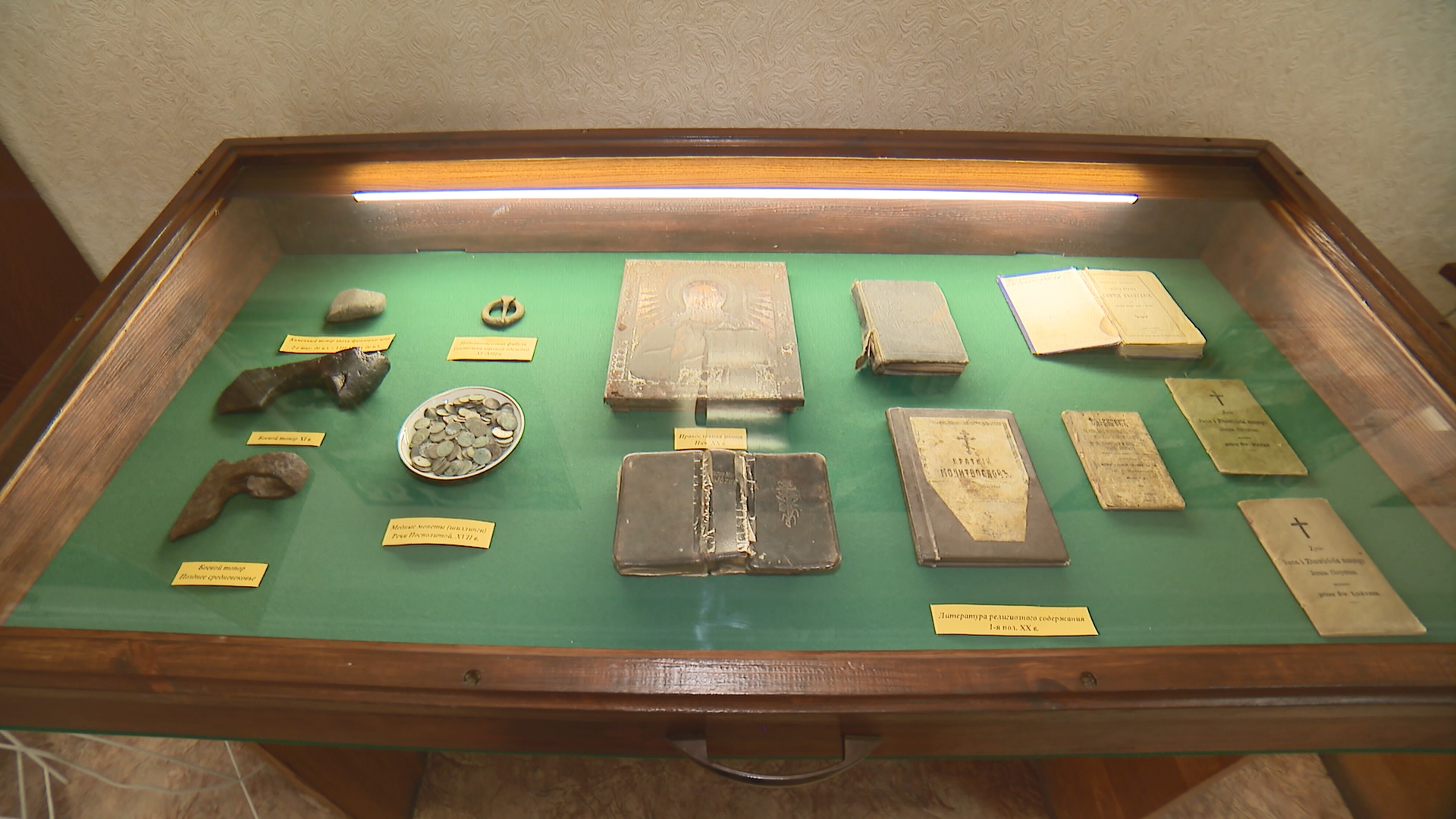 Экспозиция артефактов представлена в Борисовской библиотеке